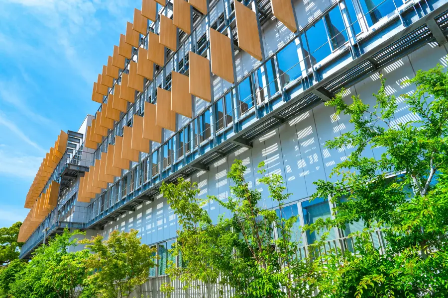 特徴的な伊丹市役所の外壁