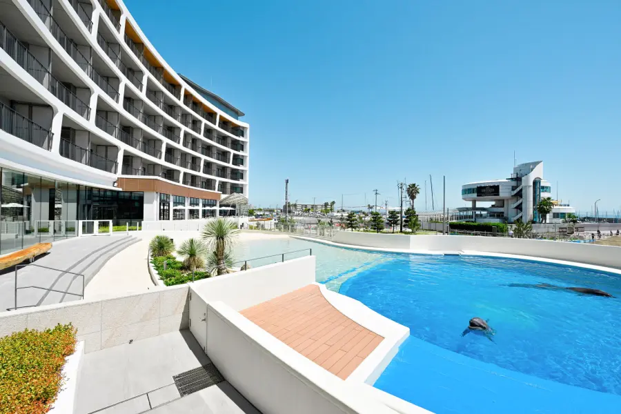 神戸須磨シーワールドホテル横にあるイルカプールの写真