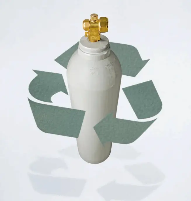 ハロンボンベの画像。背景にはリサイクルマークが描かれており、ハロンのリサイクルシステムを表現している