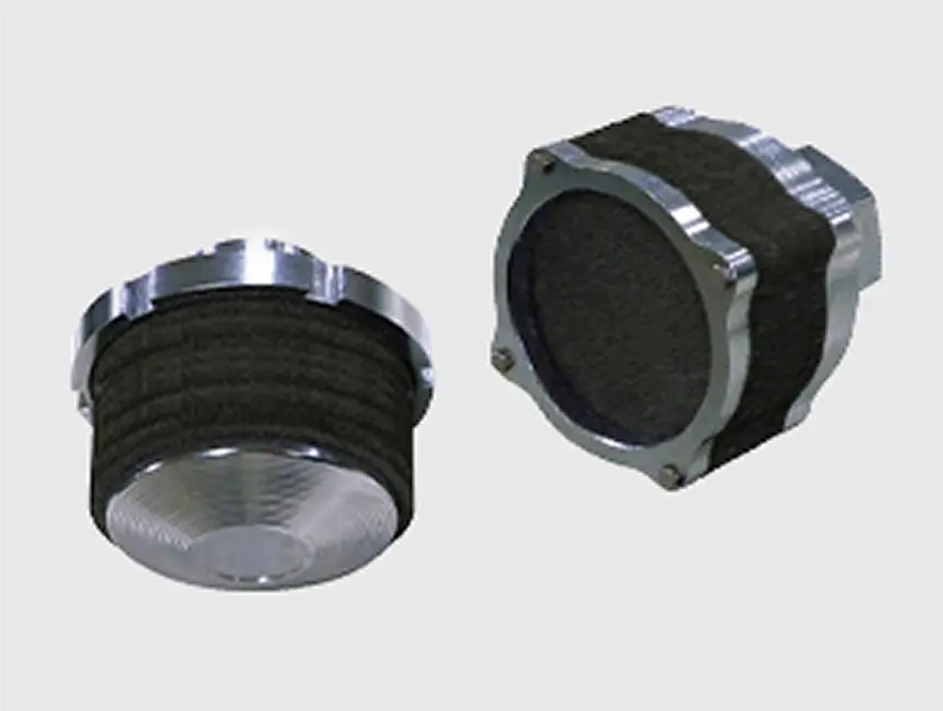 「静音形噴射ヘッド」と呼ばれる、銀色の金属と黒い素材でできた2つの円筒形部品。